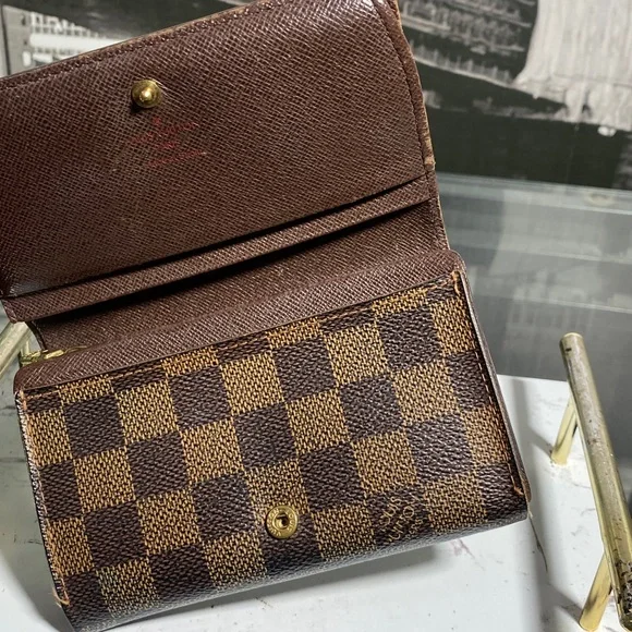 Authentic Louis Vuitton Damier Bifold Zippy Wallet - Picture 8 of 16